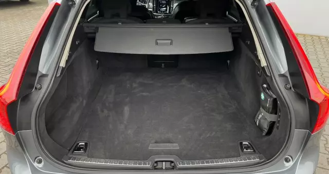VOLVO V90 D3 AWD Momentum