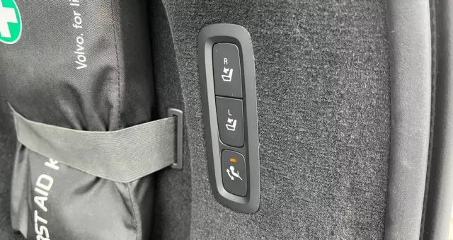 VOLVO V90 D3 AWD Momentum