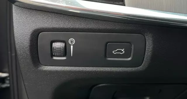 VOLVO V90 D3 AWD Momentum