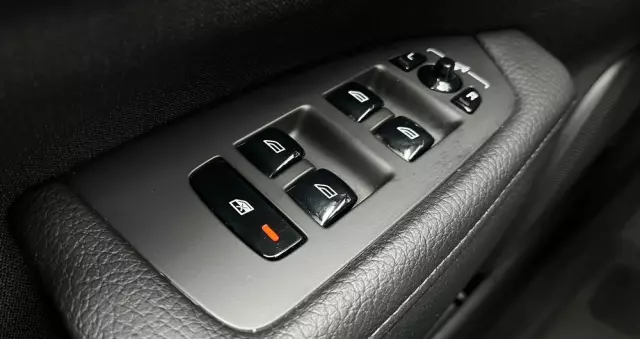 VOLVO V90 D3 AWD Momentum