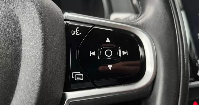 VOLVO V90 D3 AWD Momentum