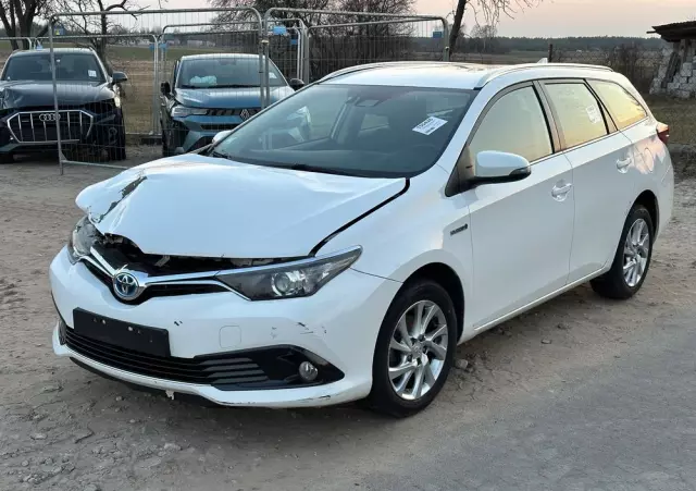 TOYOTA Auris 1.8 VVT-i Hybrid Automatik Life Plus