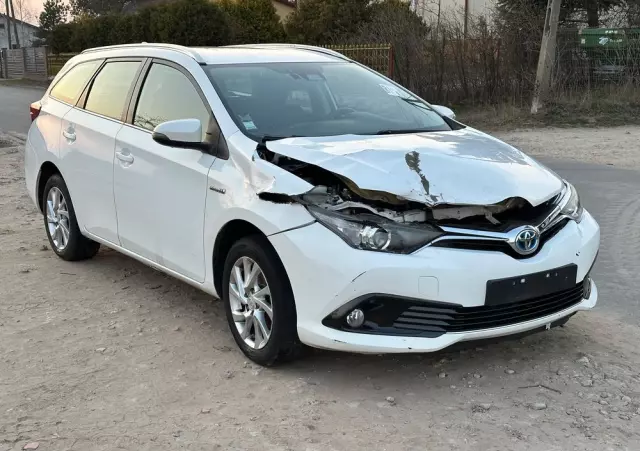 TOYOTA Auris 1.8 VVT-i Hybrid Automatik Life Plus