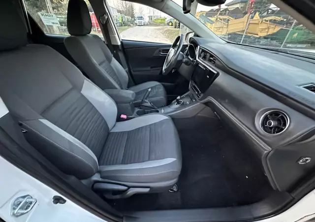 TOYOTA Auris 1.8 VVT-i Hybrid Automatik Life Plus