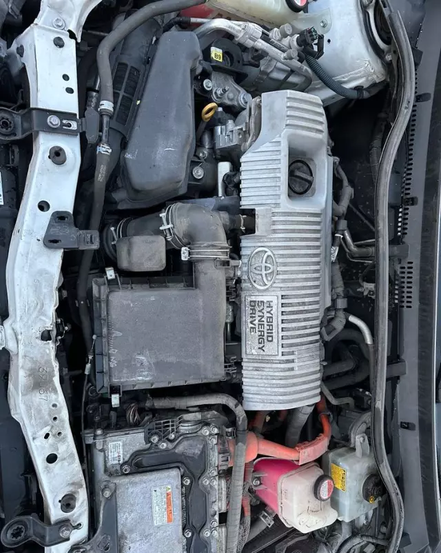 TOYOTA Auris 1.8 VVT-i Hybrid Automatik Life Plus