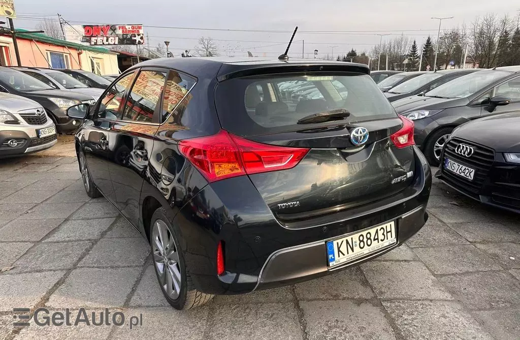TOYOTA Auris 