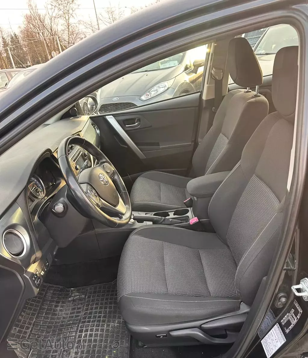 TOYOTA Auris 