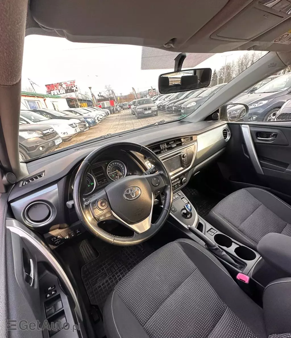 TOYOTA Auris 