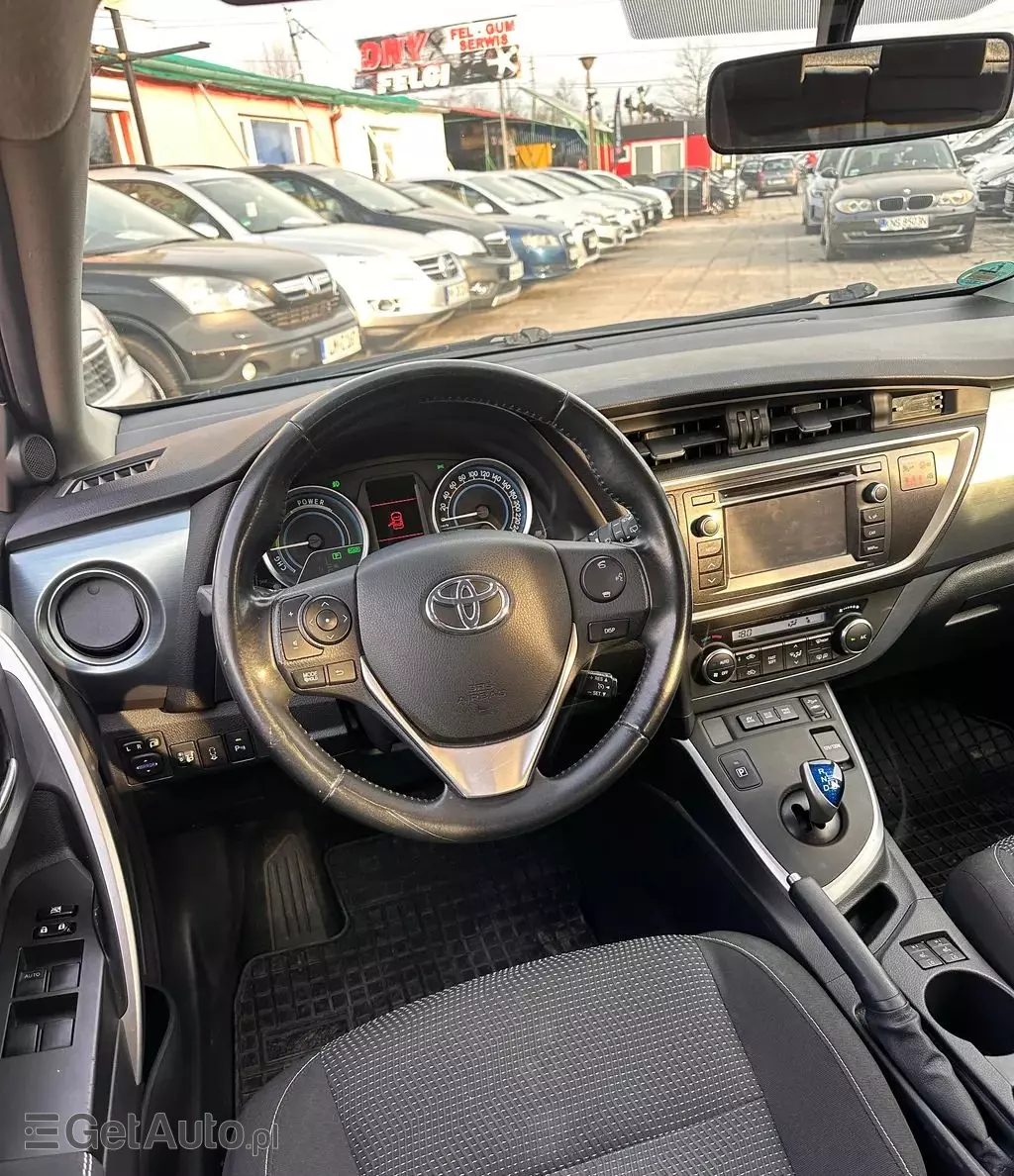 TOYOTA Auris 