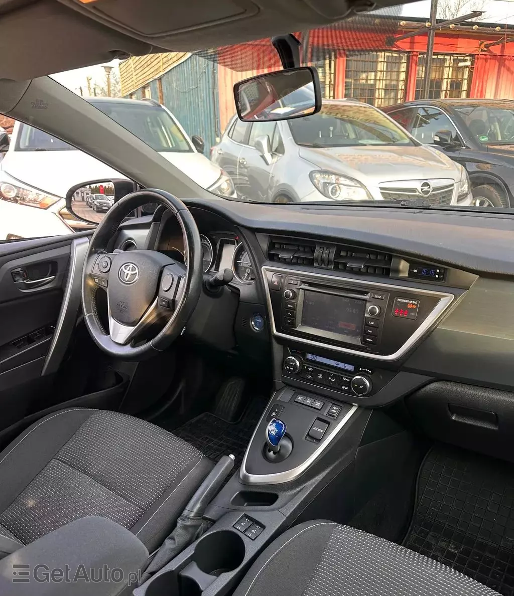TOYOTA Auris 