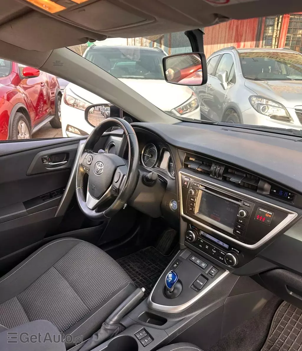 TOYOTA Auris 