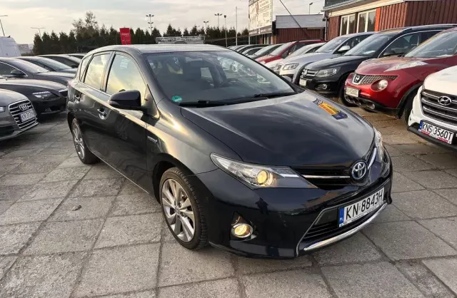 TOYOTA Auris 