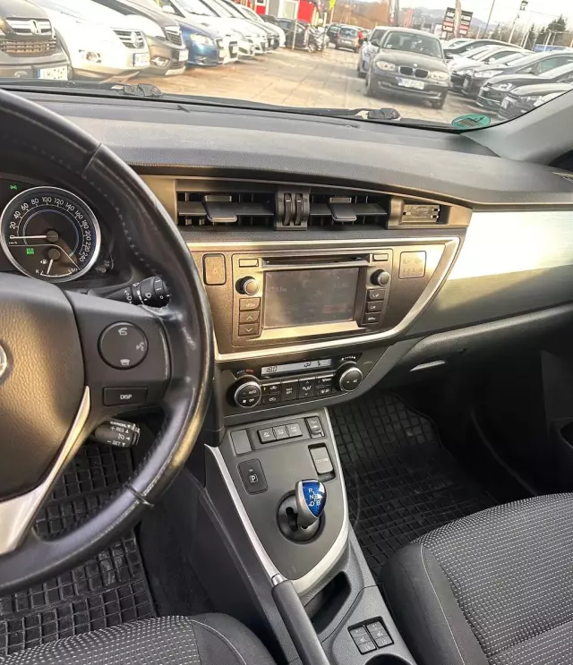 TOYOTA Auris 