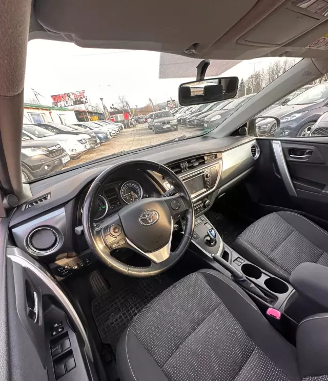 TOYOTA Auris 