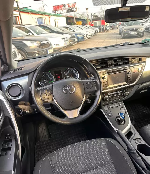 TOYOTA Auris 
