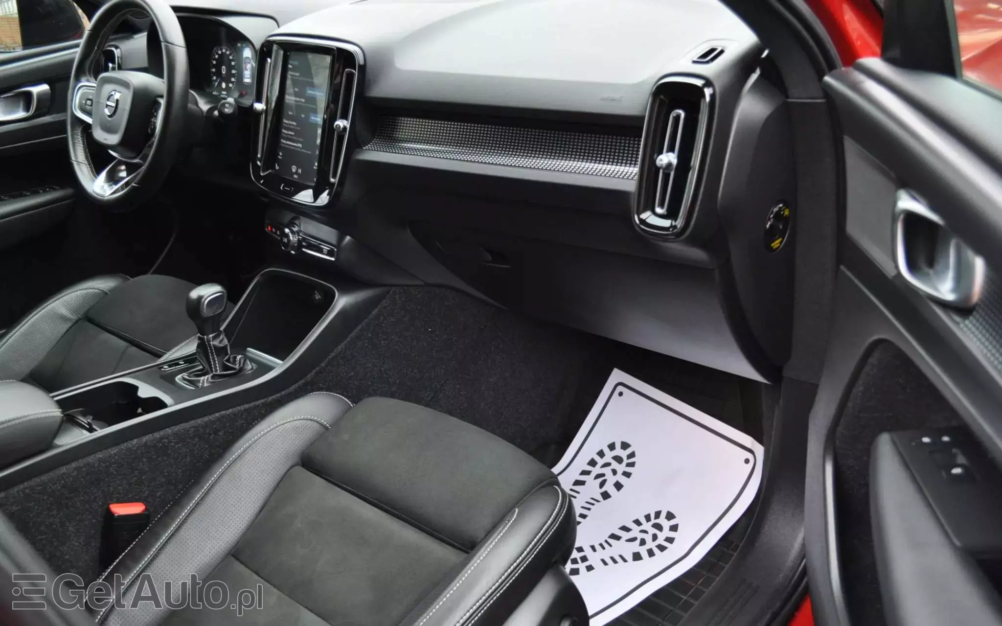 VOLVO XC 40 D3 R-Design