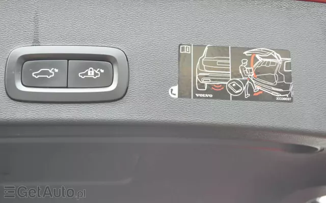 VOLVO XC 40 D3 R-Design