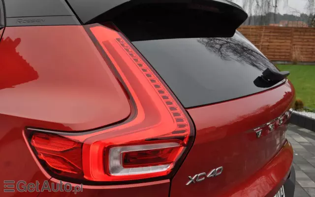 VOLVO XC 40 D3 R-Design