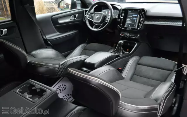 VOLVO XC 40 D3 R-Design