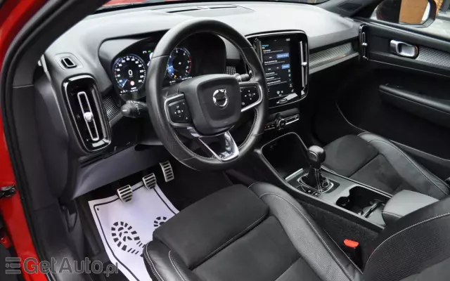 VOLVO XC 40 D3 R-Design