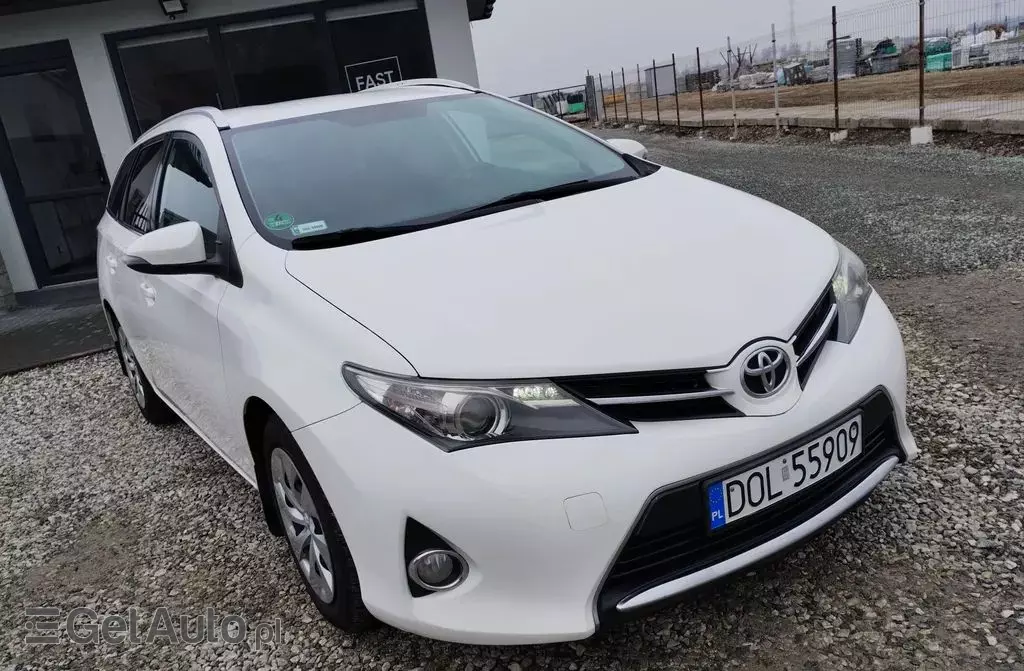 TOYOTA Auris 