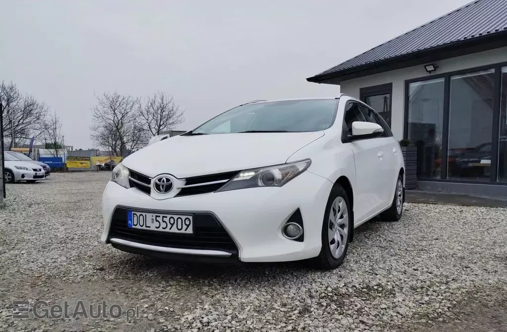 TOYOTA Auris 