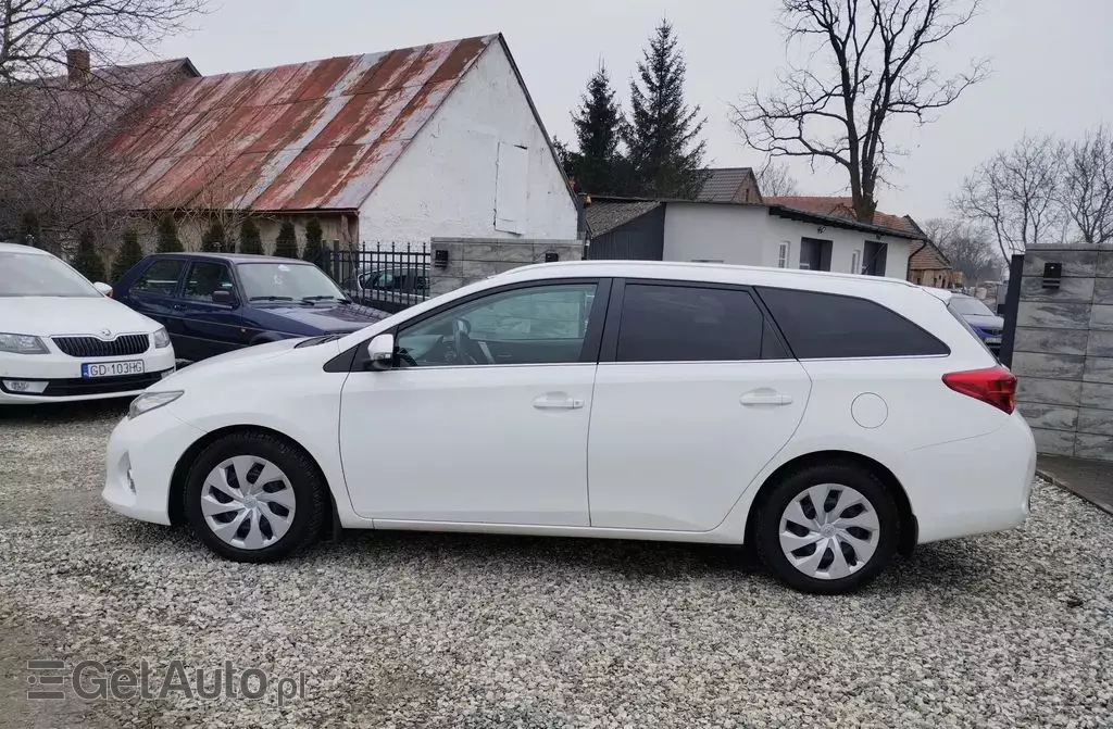 TOYOTA Auris 