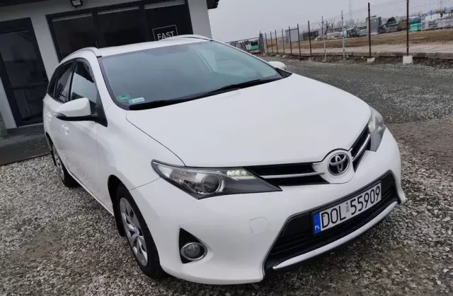 TOYOTA Auris 