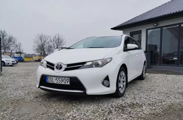 TOYOTA Auris 