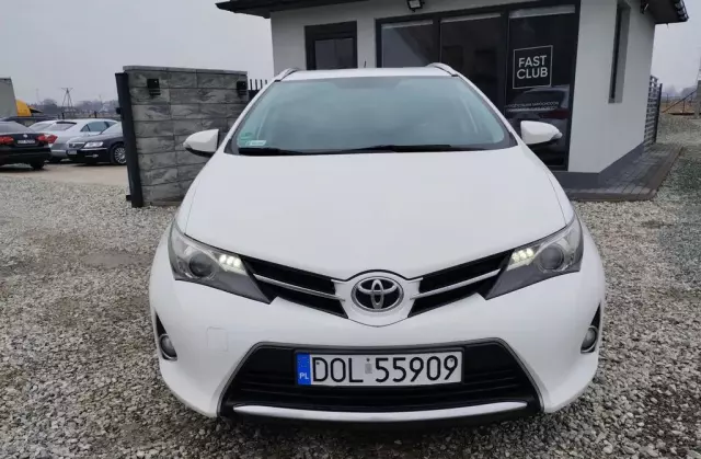 TOYOTA Auris 
