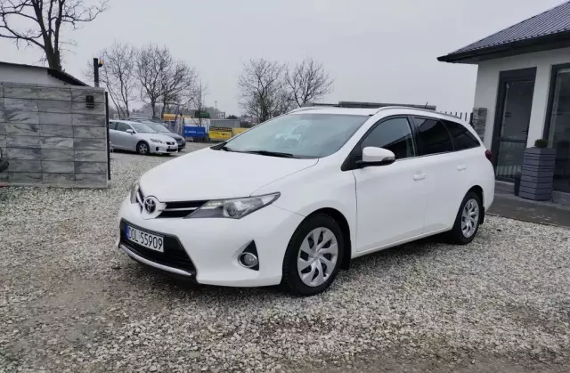 TOYOTA Auris 