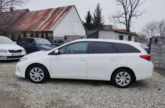 TOYOTA Auris 