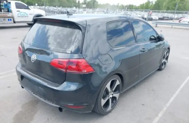 VOLKSWAGEN Golf 