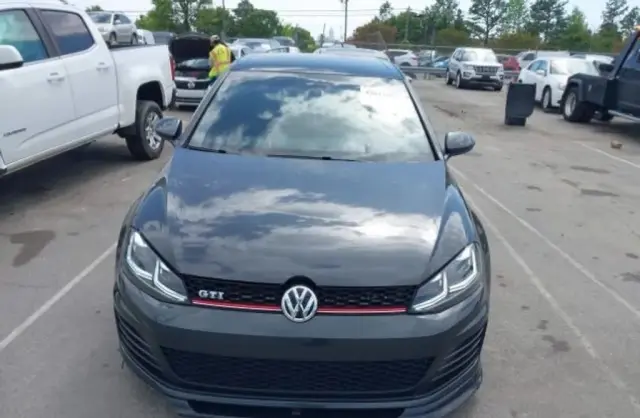 VOLKSWAGEN Golf 