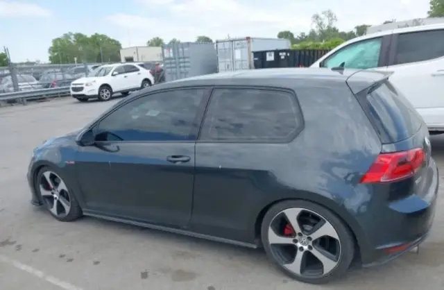 VOLKSWAGEN Golf 