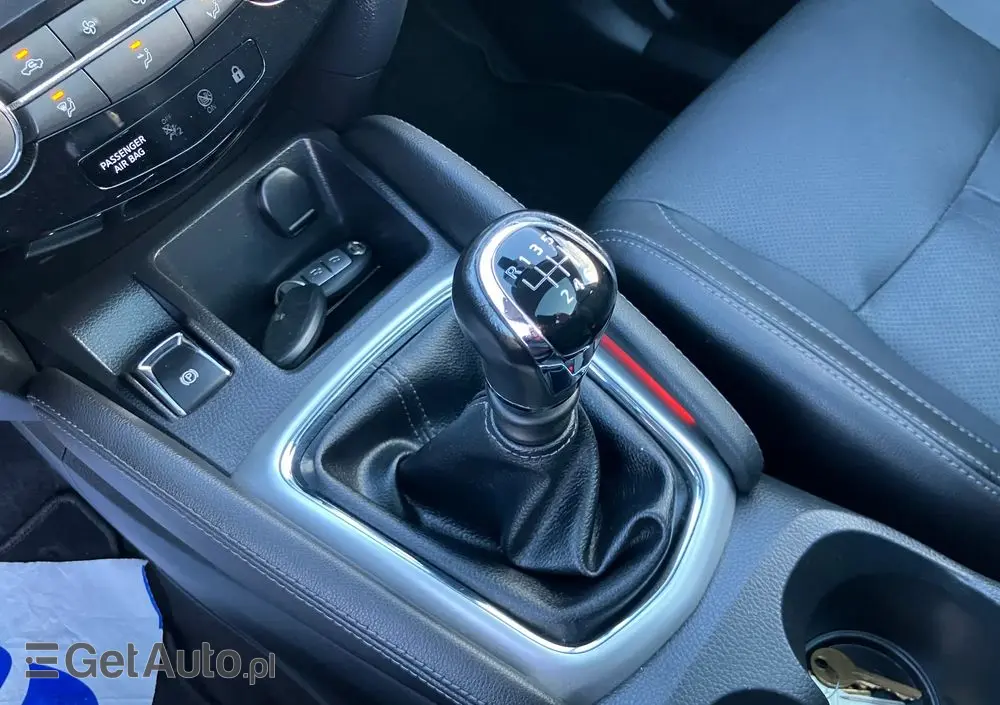 NISSAN Qashqai 1.2 DIG-T N-Connecta EU6