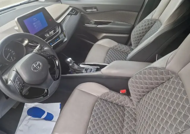 TOYOTA C-HR 2.0 Hybrid Executive