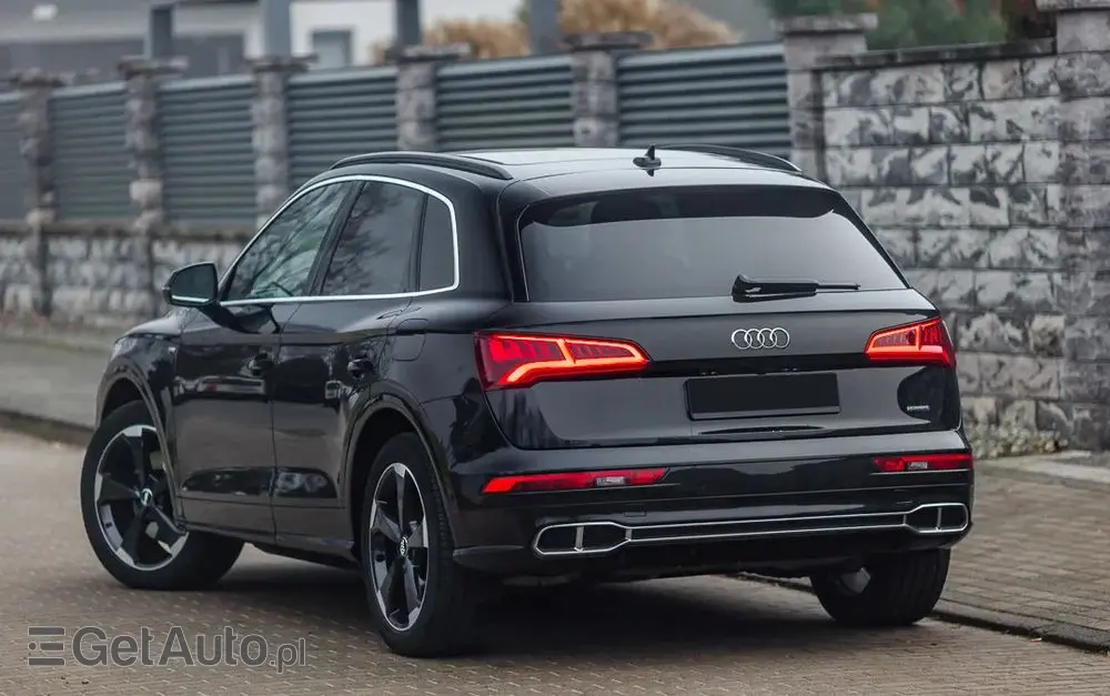AUDI Q5 55 TFSIe quattro S tronic S line business