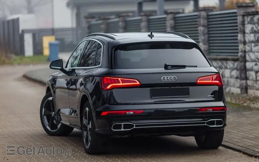 AUDI Q5 55 TFSIe quattro S tronic S line business