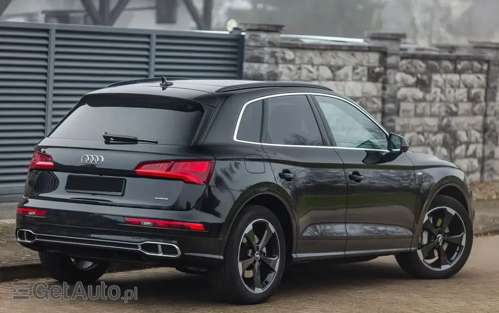 AUDI Q5 55 TFSIe quattro S tronic S line business