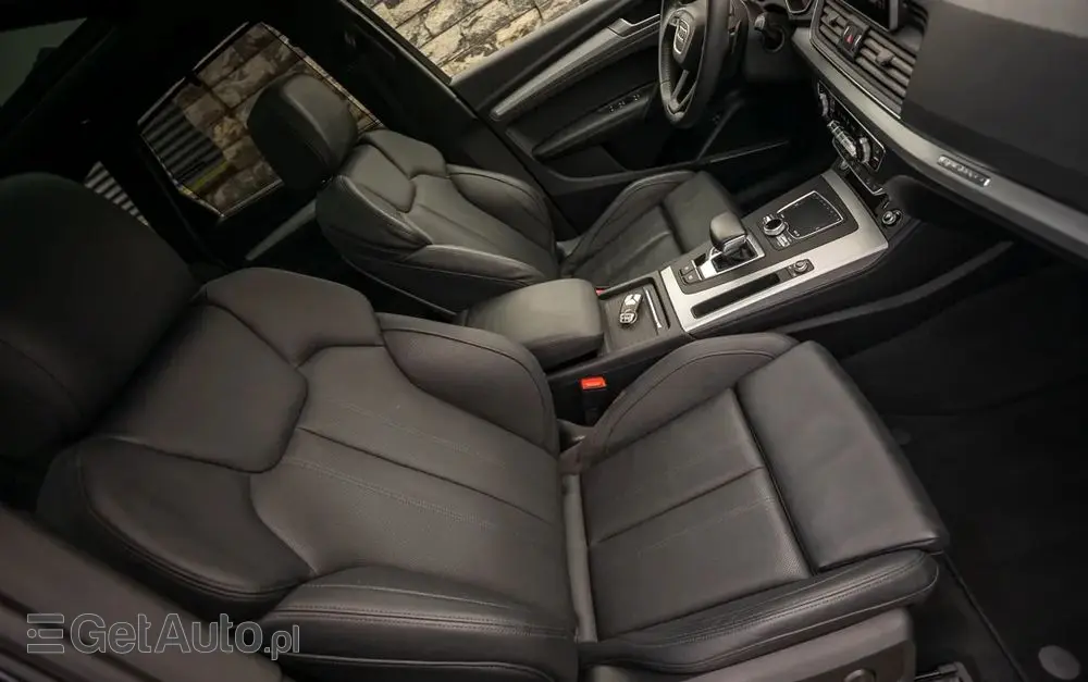 AUDI Q5 55 TFSIe quattro S tronic S line business