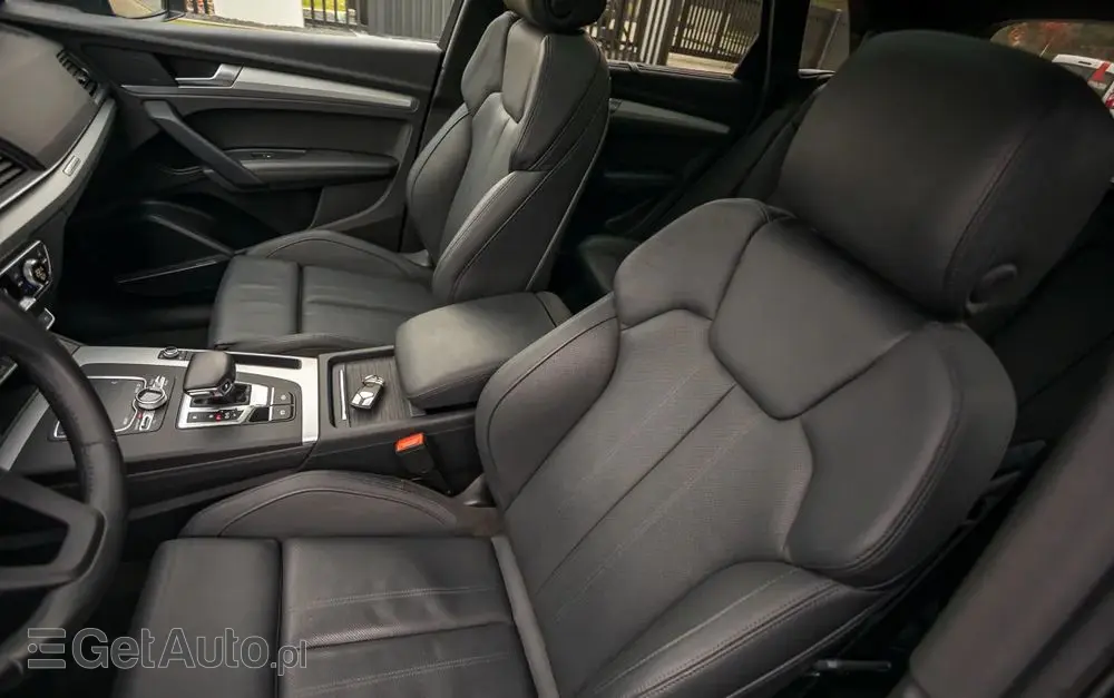 AUDI Q5 55 TFSIe quattro S tronic S line business