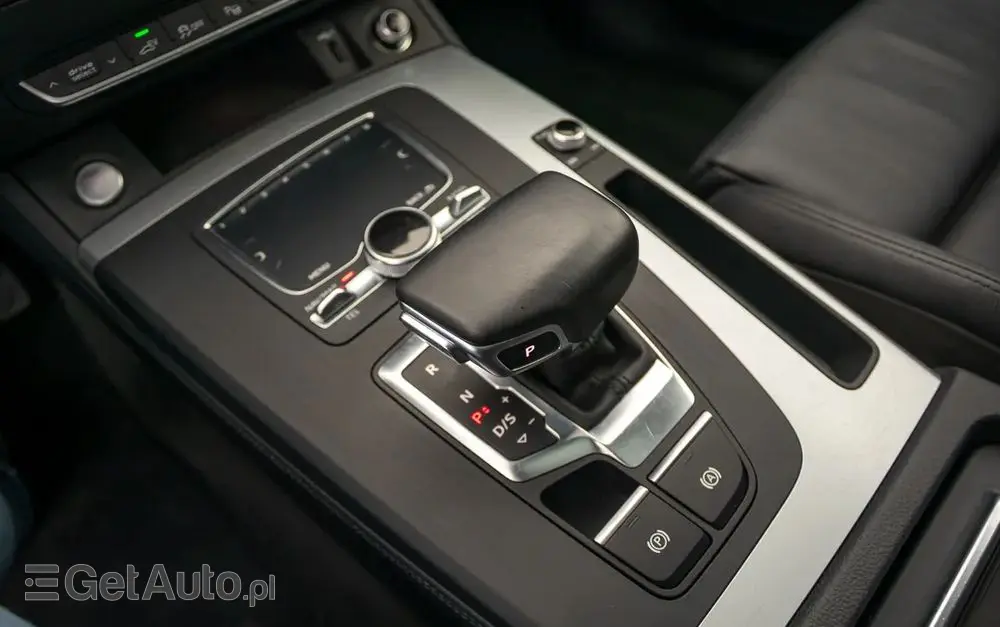 AUDI Q5 55 TFSIe quattro S tronic S line business