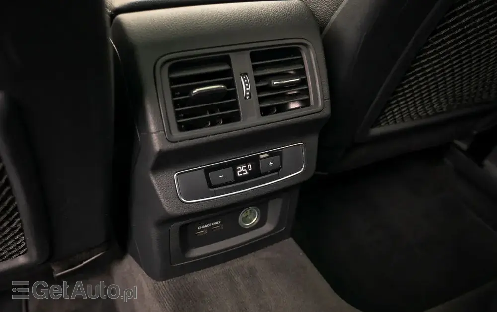 AUDI Q5 55 TFSIe quattro S tronic S line business