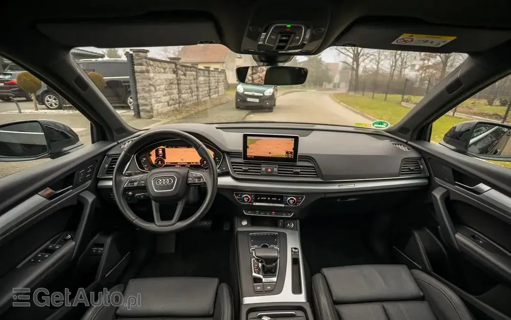 AUDI Q5 55 TFSIe quattro S tronic S line business