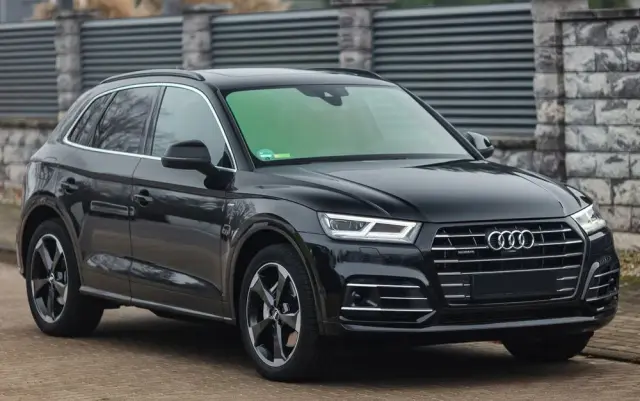 AUDI Q5 55 TFSIe quattro S tronic S line business