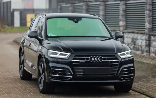 AUDI Q5 55 TFSIe quattro S tronic S line business