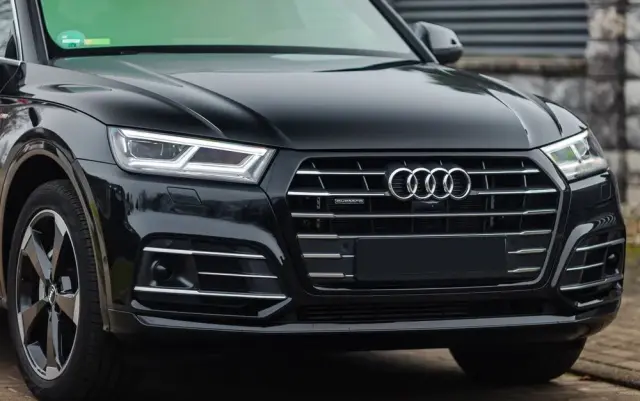 AUDI Q5 55 TFSIe quattro S tronic S line business
