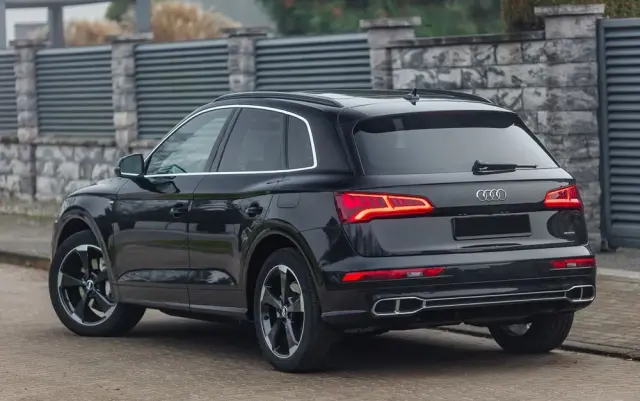 AUDI Q5 55 TFSIe quattro S tronic S line business