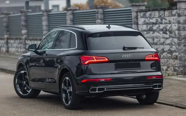 AUDI Q5 55 TFSIe quattro S tronic S line business